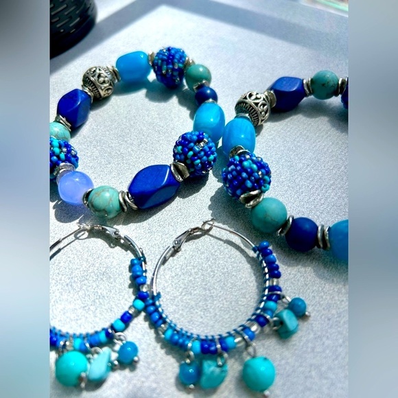 CHICO'S Two stretch bracelets and earrings - turquoise color/perfect condition - Picture 3 of 4